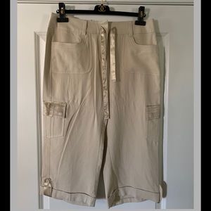 White House | Black Market Capris